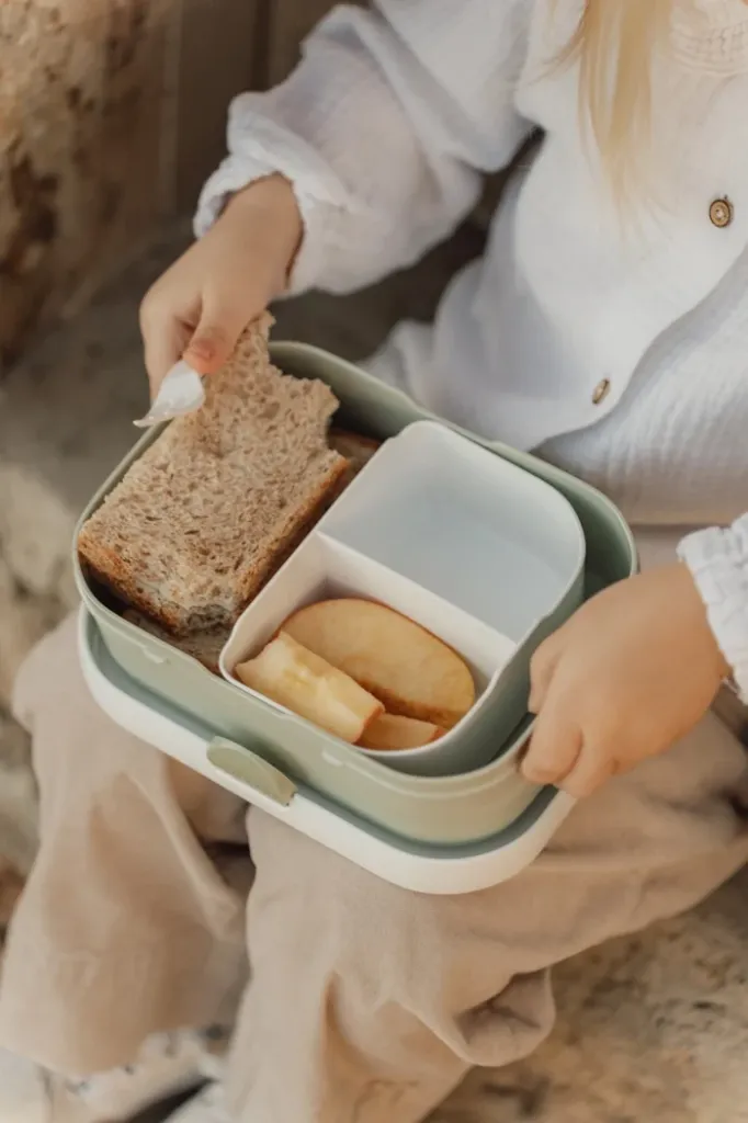 brotdose-bauernhof-kinder-lunchbox-aufteilung.webp