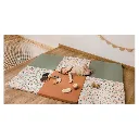 tapis-motricite-terrazzo-xl-candide-bambinou-contexte.webp