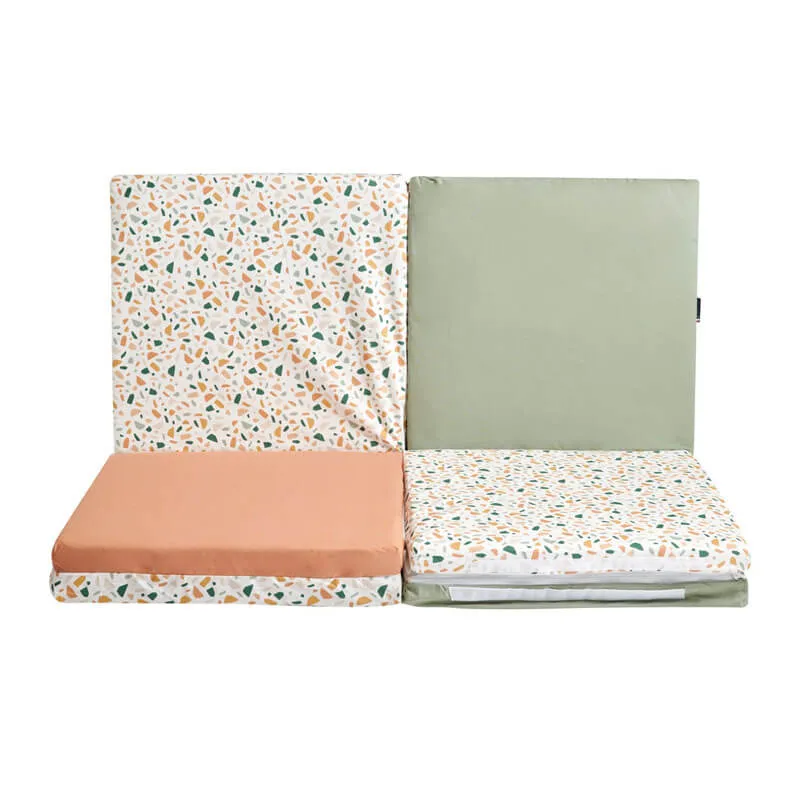 tapis-motricite-terrazzo-xl-candide-bambinou-assise.webp