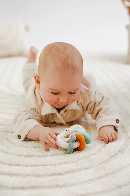 sophie-de-giraf-sleutel-bijtring-in-witte-geschenkdoosje-26585841.webp